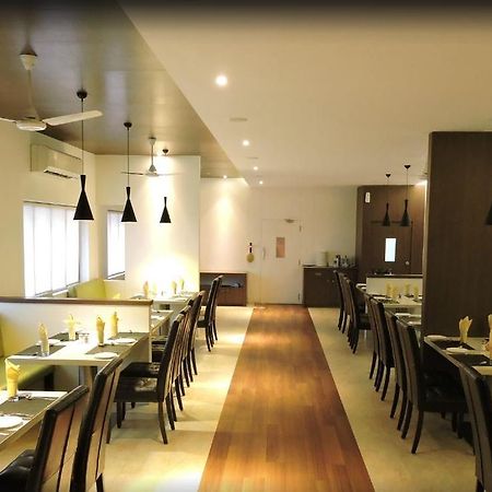 Gayathri Hotels Tiruppur Exterior photo