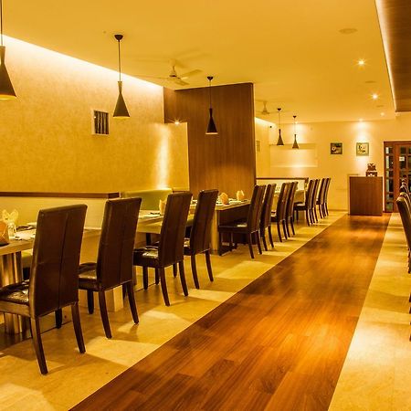 Gayathri Hotels Tiruppur Exterior photo
