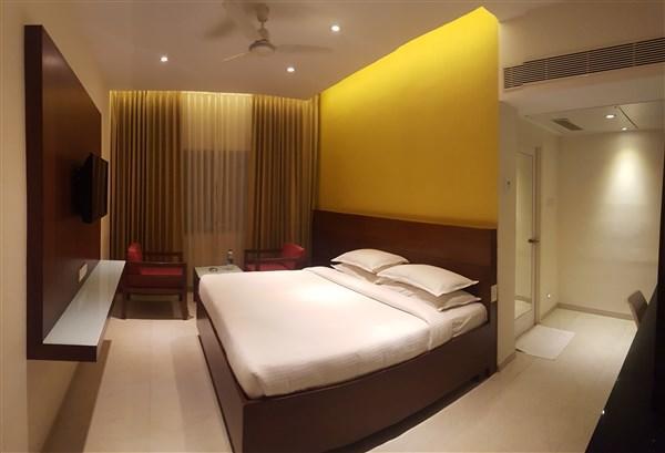 Gayathri Hotels Tiruppur Exterior photo
