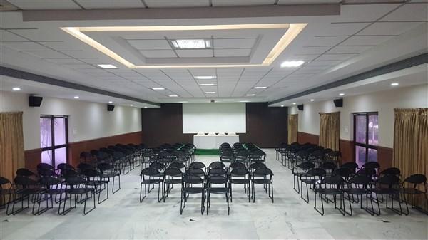 Gayathri Hotels Tiruppur Exterior photo
