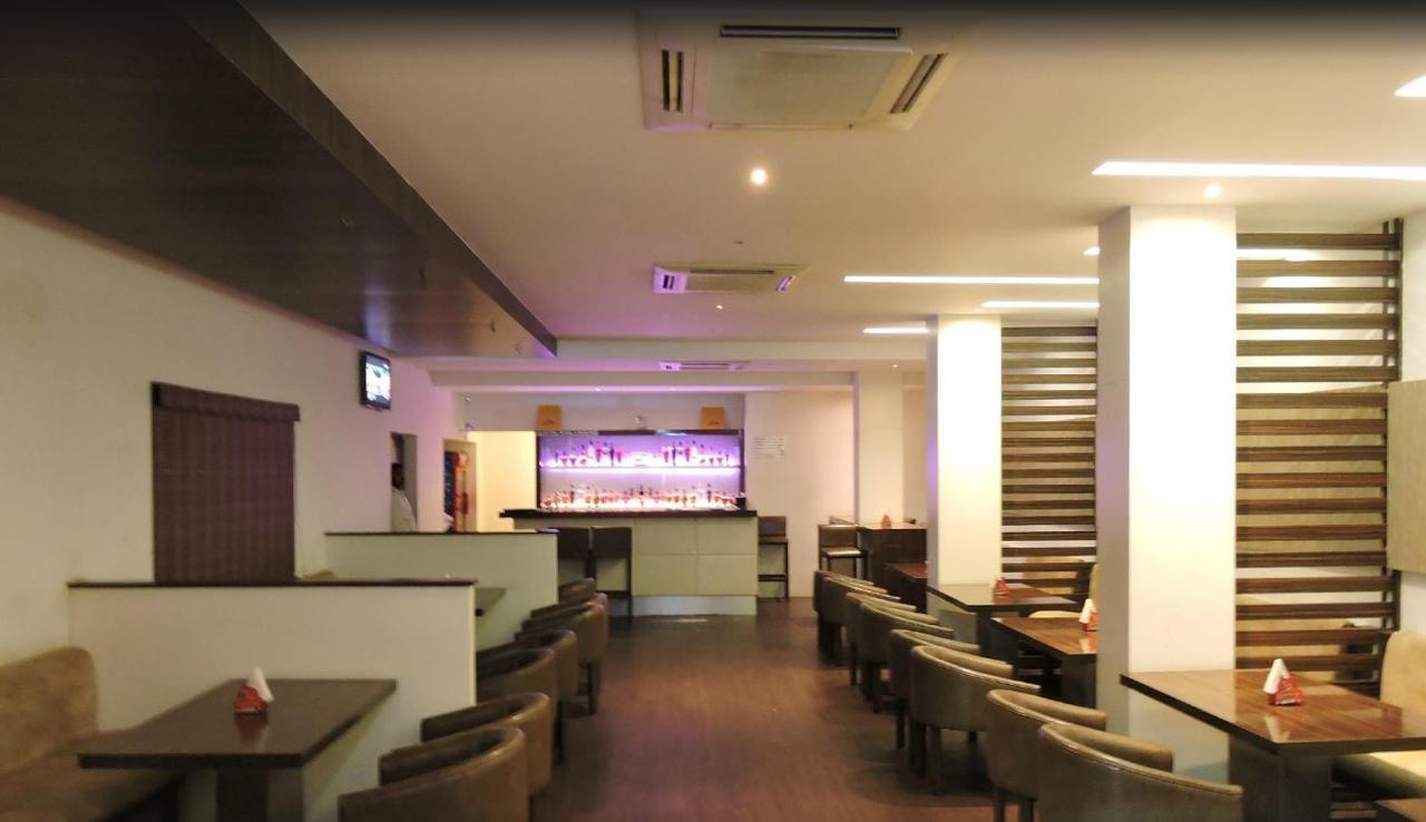 Gayathri Hotels Tiruppur Exterior photo