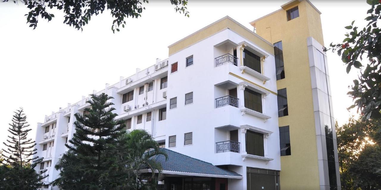 Gayathri Hotels Tiruppur Exterior photo