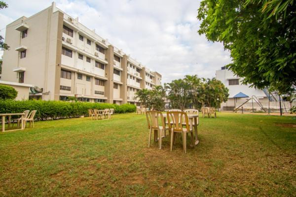 Gayathri Hotels Tiruppur Exterior photo
