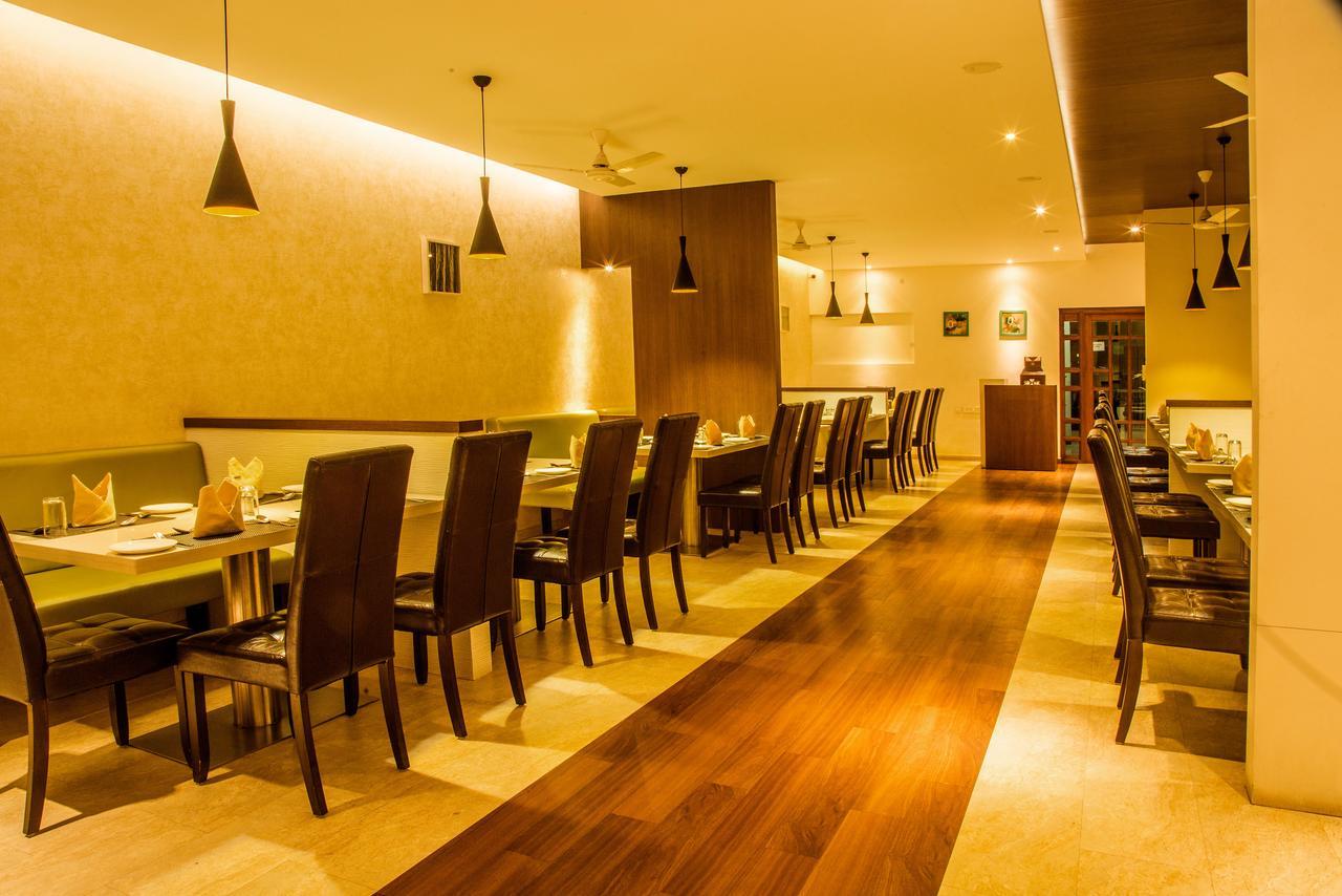 Gayathri Hotels Tiruppur Exterior photo